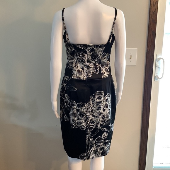 White House Black Markey strapless or spaghetti straps, size 4 removable straps - Picture 4 of 8